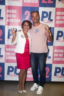 
<a style='margin-left: 5px;' class='btn btn-xs btn-social btn-facebook' href='https://www.facebook.com/sharer/sharer.php?u=https://galeramix.s01.web.getmuller.com.br/imagem/a157/800-800-90/conteudo/site_galerias/157/pl-mulher-tijucas-57.jpg' rel='popup' data-width='500' data-height='400'><i class='fa fa-facebook'></i>Compartilhar <span class='hidden-xs'>no Facebook</span>
</a> 
<a class='btn btn-default btn-xs' target='_blank' href='imagem/a157/800-800-90/conteudo/site_galerias/157/pl-mulher-tijucas-57.jpg'>
<span class='glyphicon glyphicon-cloud-download'></span> Salvar
</a>
