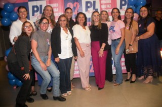 
<a style='margin-left: 5px;' class='btn btn-xs btn-social btn-facebook' href='https://www.facebook.com/sharer/sharer.php?u=https://galeramix.s01.web.getmuller.com.br/imagem/a157/800-800-90/conteudo/site_galerias/157/pl-mulher-tijucas-98.jpg' rel='popup' data-width='500' data-height='400'><i class='fa fa-facebook'></i>Compartilhar <span class='hidden-xs'>no Facebook</span>
</a> 
<a class='btn btn-default btn-xs' target='_blank' href='imagem/a157/800-800-90/conteudo/site_galerias/157/pl-mulher-tijucas-98.jpg'>
<span class='glyphicon glyphicon-cloud-download'></span> Salvar
</a>
