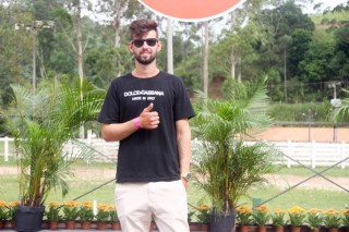 
<a style='margin-left: 5px;' class='btn btn-xs btn-social btn-facebook' href='https://www.facebook.com/sharer/sharer.php?u=https://galeramix.s01.web.getmuller.com.br/imagem/a158/800-800-90/conteudo/site_galerias/158/2.jpg' rel='popup' data-width='500' data-height='400'><i class='fa fa-facebook'></i>Compartilhar <span class='hidden-xs'>no Facebook</span>
</a> 
<a class='btn btn-default btn-xs' target='_blank' href='imagem/a158/800-800-90/conteudo/site_galerias/158/2.jpg'>
<span class='glyphicon glyphicon-cloud-download'></span> Salvar
</a>
