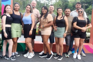 
<a style='margin-left: 5px;' class='btn btn-xs btn-social btn-facebook' href='https://www.facebook.com/sharer/sharer.php?u=https://galeramix.s01.web.getmuller.com.br/imagem/a158/800-800-90/conteudo/site_galerias/158/40.jpg' rel='popup' data-width='500' data-height='400'><i class='fa fa-facebook'></i>Compartilhar <span class='hidden-xs'>no Facebook</span>
</a> 
<a class='btn btn-default btn-xs' target='_blank' href='imagem/a158/800-800-90/conteudo/site_galerias/158/40.jpg'>
<span class='glyphicon glyphicon-cloud-download'></span> Salvar
</a>
