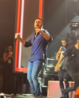 
<a style='margin-left: 5px;' class='btn btn-xs btn-social btn-facebook' href='https://www.facebook.com/sharer/sharer.php?u=https://galeramix.s01.web.getmuller.com.br/imagem/a158/800-800-90/conteudo/site_galerias/158/476019286184860071290056152592750398334143715n.jpg' rel='popup' data-width='500' data-height='400'><i class='fa fa-facebook'></i>Compartilhar <span class='hidden-xs'>no Facebook</span>
</a> 
<a class='btn btn-default btn-xs' target='_blank' href='imagem/a158/800-800-90/conteudo/site_galerias/158/476019286184860071290056152592750398334143715n.jpg'>
<span class='glyphicon glyphicon-cloud-download'></span> Salvar
</a>
