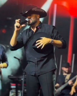 
<a style='margin-left: 5px;' class='btn btn-xs btn-social btn-facebook' href='https://www.facebook.com/sharer/sharer.php?u=https://galeramix.s01.web.getmuller.com.br/imagem/a158/800-800-90/conteudo/site_galerias/158/476310844184860071080056156161962680570361406n.jpg' rel='popup' data-width='500' data-height='400'><i class='fa fa-facebook'></i>Compartilhar <span class='hidden-xs'>no Facebook</span>
</a> 
<a class='btn btn-default btn-xs' target='_blank' href='imagem/a158/800-800-90/conteudo/site_galerias/158/476310844184860071080056156161962680570361406n.jpg'>
<span class='glyphicon glyphicon-cloud-download'></span> Salvar
</a>
