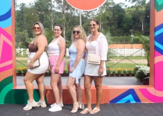 
<a style='margin-left: 5px;' class='btn btn-xs btn-social btn-facebook' href='https://www.facebook.com/sharer/sharer.php?u=https://galeramix.s01.web.getmuller.com.br/imagem/a158/800-800-90/conteudo/site_galerias/158/5.jpg' rel='popup' data-width='500' data-height='400'><i class='fa fa-facebook'></i>Compartilhar <span class='hidden-xs'>no Facebook</span>
</a> 
<a class='btn btn-default btn-xs' target='_blank' href='imagem/a158/800-800-90/conteudo/site_galerias/158/5.jpg'>
<span class='glyphicon glyphicon-cloud-download'></span> Salvar
</a>
