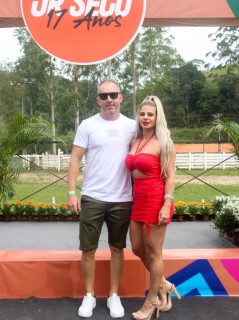 
<a style='margin-left: 5px;' class='btn btn-xs btn-social btn-facebook' href='https://www.facebook.com/sharer/sharer.php?u=https://galeramix.s01.web.getmuller.com.br/imagem/a158/800-800-90/conteudo/site_galerias/158/50.jpg' rel='popup' data-width='500' data-height='400'><i class='fa fa-facebook'></i>Compartilhar <span class='hidden-xs'>no Facebook</span>
</a> 
<a class='btn btn-default btn-xs' target='_blank' href='imagem/a158/800-800-90/conteudo/site_galerias/158/50.jpg'>
<span class='glyphicon glyphicon-cloud-download'></span> Salvar
</a>
