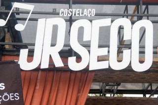 
<a style='margin-left: 5px;' class='btn btn-xs btn-social btn-facebook' href='https://www.facebook.com/sharer/sharer.php?u=https://galeramix.s01.web.getmuller.com.br/imagem/a158/800-800-90/conteudo/site_galerias/158/capa-1.jpg' rel='popup' data-width='500' data-height='400'><i class='fa fa-facebook'></i>Compartilhar <span class='hidden-xs'>no Facebook</span>
</a> 
<a class='btn btn-default btn-xs' target='_blank' href='imagem/a158/800-800-90/conteudo/site_galerias/158/capa-1.jpg'>
<span class='glyphicon glyphicon-cloud-download'></span> Salvar
</a>
