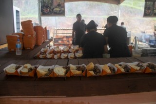 
<a style='margin-left: 5px;' class='btn btn-xs btn-social btn-facebook' href='https://www.facebook.com/sharer/sharer.php?u=https://galeramix.s01.web.getmuller.com.br/imagem/a158/800-800-90/conteudo/site_galerias/158/img7221.jpg' rel='popup' data-width='500' data-height='400'><i class='fa fa-facebook'></i>Compartilhar <span class='hidden-xs'>no Facebook</span>
</a> 
<a class='btn btn-default btn-xs' target='_blank' href='imagem/a158/800-800-90/conteudo/site_galerias/158/img7221.jpg'>
<span class='glyphicon glyphicon-cloud-download'></span> Salvar
</a>
