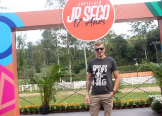 
<a style='margin-left: 5px;' class='btn btn-xs btn-social btn-facebook' href='https://www.facebook.com/sharer/sharer.php?u=https://galeramix.s01.web.getmuller.com.br/imagem/a158/800-800-90/conteudo/site_galerias/158/img7256.jpg' rel='popup' data-width='500' data-height='400'><i class='fa fa-facebook'></i>Compartilhar <span class='hidden-xs'>no Facebook</span>
</a> 
<a class='btn btn-default btn-xs' target='_blank' href='imagem/a158/800-800-90/conteudo/site_galerias/158/img7256.jpg'>
<span class='glyphicon glyphicon-cloud-download'></span> Salvar
</a>
