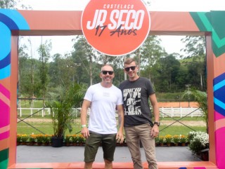 
<a style='margin-left: 5px;' class='btn btn-xs btn-social btn-facebook' href='https://www.facebook.com/sharer/sharer.php?u=https://galeramix.s01.web.getmuller.com.br/imagem/a158/800-800-90/conteudo/site_galerias/158/img7257.jpg' rel='popup' data-width='500' data-height='400'><i class='fa fa-facebook'></i>Compartilhar <span class='hidden-xs'>no Facebook</span>
</a> 
<a class='btn btn-default btn-xs' target='_blank' href='imagem/a158/800-800-90/conteudo/site_galerias/158/img7257.jpg'>
<span class='glyphicon glyphicon-cloud-download'></span> Salvar
</a>
