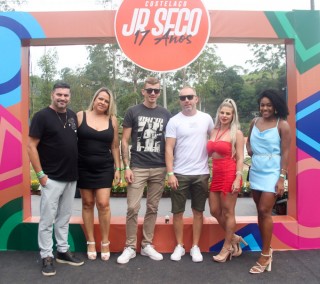 
<a style='margin-left: 5px;' class='btn btn-xs btn-social btn-facebook' href='https://www.facebook.com/sharer/sharer.php?u=https://galeramix.s01.web.getmuller.com.br/imagem/a158/800-800-90/conteudo/site_galerias/158/img7258.jpg' rel='popup' data-width='500' data-height='400'><i class='fa fa-facebook'></i>Compartilhar <span class='hidden-xs'>no Facebook</span>
</a> 
<a class='btn btn-default btn-xs' target='_blank' href='imagem/a158/800-800-90/conteudo/site_galerias/158/img7258.jpg'>
<span class='glyphicon glyphicon-cloud-download'></span> Salvar
</a>
