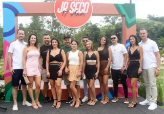 
<a style='margin-left: 5px;' class='btn btn-xs btn-social btn-facebook' href='https://www.facebook.com/sharer/sharer.php?u=https://galeramix.s01.web.getmuller.com.br/imagem/a158/800-800-90/conteudo/site_galerias/158/img7311.jpg' rel='popup' data-width='500' data-height='400'><i class='fa fa-facebook'></i>Compartilhar <span class='hidden-xs'>no Facebook</span>
</a> 
<a class='btn btn-default btn-xs' target='_blank' href='imagem/a158/800-800-90/conteudo/site_galerias/158/img7311.jpg'>
<span class='glyphicon glyphicon-cloud-download'></span> Salvar
</a>
