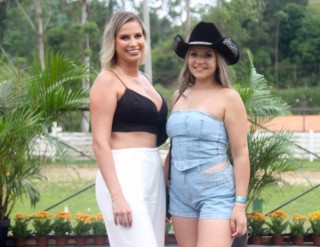 
<a style='margin-left: 5px;' class='btn btn-xs btn-social btn-facebook' href='https://www.facebook.com/sharer/sharer.php?u=https://galeramix.s01.web.getmuller.com.br/imagem/a158/800-800-90/conteudo/site_galerias/158/img7404.jpg' rel='popup' data-width='500' data-height='400'><i class='fa fa-facebook'></i>Compartilhar <span class='hidden-xs'>no Facebook</span>
</a> 
<a class='btn btn-default btn-xs' target='_blank' href='imagem/a158/800-800-90/conteudo/site_galerias/158/img7404.jpg'>
<span class='glyphicon glyphicon-cloud-download'></span> Salvar
</a>
