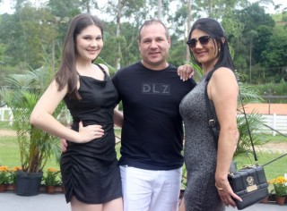 
<a style='margin-left: 5px;' class='btn btn-xs btn-social btn-facebook' href='https://www.facebook.com/sharer/sharer.php?u=https://galeramix.s01.web.getmuller.com.br/imagem/a158/800-800-90/conteudo/site_galerias/158/img7412.jpg' rel='popup' data-width='500' data-height='400'><i class='fa fa-facebook'></i>Compartilhar <span class='hidden-xs'>no Facebook</span>
</a> 
<a class='btn btn-default btn-xs' target='_blank' href='imagem/a158/800-800-90/conteudo/site_galerias/158/img7412.jpg'>
<span class='glyphicon glyphicon-cloud-download'></span> Salvar
</a>
