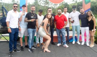 
<a style='margin-left: 5px;' class='btn btn-xs btn-social btn-facebook' href='https://www.facebook.com/sharer/sharer.php?u=https://galeramix.s01.web.getmuller.com.br/imagem/a158/800-800-90/conteudo/site_galerias/158/img7429.jpg' rel='popup' data-width='500' data-height='400'><i class='fa fa-facebook'></i>Compartilhar <span class='hidden-xs'>no Facebook</span>
</a> 
<a class='btn btn-default btn-xs' target='_blank' href='imagem/a158/800-800-90/conteudo/site_galerias/158/img7429.jpg'>
<span class='glyphicon glyphicon-cloud-download'></span> Salvar
</a>
