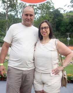 
<a style='margin-left: 5px;' class='btn btn-xs btn-social btn-facebook' href='https://www.facebook.com/sharer/sharer.php?u=https://galeramix.s01.web.getmuller.com.br/imagem/a158/800-800-90/conteudo/site_galerias/158/jr-seco-290.jpg' rel='popup' data-width='500' data-height='400'><i class='fa fa-facebook'></i>Compartilhar <span class='hidden-xs'>no Facebook</span>
</a> 
<a class='btn btn-default btn-xs' target='_blank' href='imagem/a158/800-800-90/conteudo/site_galerias/158/jr-seco-290.jpg'>
<span class='glyphicon glyphicon-cloud-download'></span> Salvar
</a>
