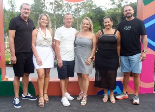 
<a style='margin-left: 5px;' class='btn btn-xs btn-social btn-facebook' href='https://www.facebook.com/sharer/sharer.php?u=https://galeramix.s01.web.getmuller.com.br/imagem/a158/800-800-90/conteudo/site_galerias/158/jr-seco-294.jpg' rel='popup' data-width='500' data-height='400'><i class='fa fa-facebook'></i>Compartilhar <span class='hidden-xs'>no Facebook</span>
</a> 
<a class='btn btn-default btn-xs' target='_blank' href='imagem/a158/800-800-90/conteudo/site_galerias/158/jr-seco-294.jpg'>
<span class='glyphicon glyphicon-cloud-download'></span> Salvar
</a>
