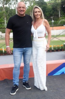 
<a style='margin-left: 5px;' class='btn btn-xs btn-social btn-facebook' href='https://www.facebook.com/sharer/sharer.php?u=https://galeramix.s01.web.getmuller.com.br/imagem/a158/800-800-90/conteudo/site_galerias/158/jr-seco-312.jpg' rel='popup' data-width='500' data-height='400'><i class='fa fa-facebook'></i>Compartilhar <span class='hidden-xs'>no Facebook</span>
</a> 
<a class='btn btn-default btn-xs' target='_blank' href='imagem/a158/800-800-90/conteudo/site_galerias/158/jr-seco-312.jpg'>
<span class='glyphicon glyphicon-cloud-download'></span> Salvar
</a>
