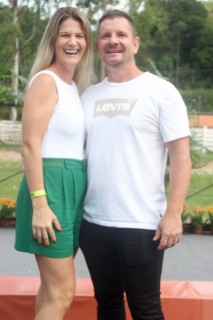 
<a style='margin-left: 5px;' class='btn btn-xs btn-social btn-facebook' href='https://www.facebook.com/sharer/sharer.php?u=https://galeramix.s01.web.getmuller.com.br/imagem/a158/800-800-90/conteudo/site_galerias/158/jr-seco-329.jpg' rel='popup' data-width='500' data-height='400'><i class='fa fa-facebook'></i>Compartilhar <span class='hidden-xs'>no Facebook</span>
</a> 
<a class='btn btn-default btn-xs' target='_blank' href='imagem/a158/800-800-90/conteudo/site_galerias/158/jr-seco-329.jpg'>
<span class='glyphicon glyphicon-cloud-download'></span> Salvar
</a>
