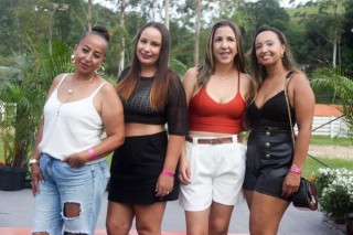 
<a style='margin-left: 5px;' class='btn btn-xs btn-social btn-facebook' href='https://www.facebook.com/sharer/sharer.php?u=https://galeramix.s01.web.getmuller.com.br/imagem/a158/800-800-90/conteudo/site_galerias/158/jr-seco-337.jpg' rel='popup' data-width='500' data-height='400'><i class='fa fa-facebook'></i>Compartilhar <span class='hidden-xs'>no Facebook</span>
</a> 
<a class='btn btn-default btn-xs' target='_blank' href='imagem/a158/800-800-90/conteudo/site_galerias/158/jr-seco-337.jpg'>
<span class='glyphicon glyphicon-cloud-download'></span> Salvar
</a>
