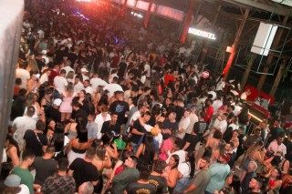 
<a style='margin-left: 5px;' class='btn btn-xs btn-social btn-facebook' href='https://www.facebook.com/sharer/sharer.php?u=https://galeramix.s01.web.getmuller.com.br/imagem/a158/800-800-90/conteudo/site_galerias/158/jr-seco-351.jpg' rel='popup' data-width='500' data-height='400'><i class='fa fa-facebook'></i>Compartilhar <span class='hidden-xs'>no Facebook</span>
</a> 
<a class='btn btn-default btn-xs' target='_blank' href='imagem/a158/800-800-90/conteudo/site_galerias/158/jr-seco-351.jpg'>
<span class='glyphicon glyphicon-cloud-download'></span> Salvar
</a>
