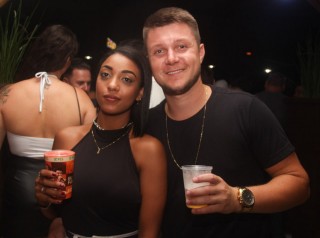 
<a style='margin-left: 5px;' class='btn btn-xs btn-social btn-facebook' href='https://www.facebook.com/sharer/sharer.php?u=https://galeramix.s01.web.getmuller.com.br/imagem/a158/800-800-90/conteudo/site_galerias/158/jr-seco-364.jpg' rel='popup' data-width='500' data-height='400'><i class='fa fa-facebook'></i>Compartilhar <span class='hidden-xs'>no Facebook</span>
</a> 
<a class='btn btn-default btn-xs' target='_blank' href='imagem/a158/800-800-90/conteudo/site_galerias/158/jr-seco-364.jpg'>
<span class='glyphicon glyphicon-cloud-download'></span> Salvar
</a>
