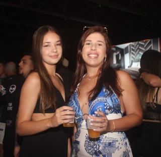 
<a style='margin-left: 5px;' class='btn btn-xs btn-social btn-facebook' href='https://www.facebook.com/sharer/sharer.php?u=https://galeramix.s01.web.getmuller.com.br/imagem/a158/800-800-90/conteudo/site_galerias/158/jr-seco-366.jpg' rel='popup' data-width='500' data-height='400'><i class='fa fa-facebook'></i>Compartilhar <span class='hidden-xs'>no Facebook</span>
</a> 
<a class='btn btn-default btn-xs' target='_blank' href='imagem/a158/800-800-90/conteudo/site_galerias/158/jr-seco-366.jpg'>
<span class='glyphicon glyphicon-cloud-download'></span> Salvar
</a>
