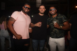 
<a style='margin-left: 5px;' class='btn btn-xs btn-social btn-facebook' href='https://www.facebook.com/sharer/sharer.php?u=https://galeramix.s01.web.getmuller.com.br/imagem/a158/800-800-90/conteudo/site_galerias/158/jr-seco-368.jpg' rel='popup' data-width='500' data-height='400'><i class='fa fa-facebook'></i>Compartilhar <span class='hidden-xs'>no Facebook</span>
</a> 
<a class='btn btn-default btn-xs' target='_blank' href='imagem/a158/800-800-90/conteudo/site_galerias/158/jr-seco-368.jpg'>
<span class='glyphicon glyphicon-cloud-download'></span> Salvar
</a>
