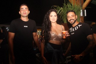 
<a style='margin-left: 5px;' class='btn btn-xs btn-social btn-facebook' href='https://www.facebook.com/sharer/sharer.php?u=https://galeramix.s01.web.getmuller.com.br/imagem/a158/800-800-90/conteudo/site_galerias/158/jr-seco-370.jpg' rel='popup' data-width='500' data-height='400'><i class='fa fa-facebook'></i>Compartilhar <span class='hidden-xs'>no Facebook</span>
</a> 
<a class='btn btn-default btn-xs' target='_blank' href='imagem/a158/800-800-90/conteudo/site_galerias/158/jr-seco-370.jpg'>
<span class='glyphicon glyphicon-cloud-download'></span> Salvar
</a>
