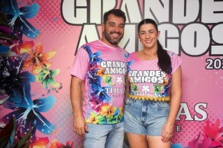 
                            <a style='margin-left: 5px;' class='btn btn-xs btn-social btn-facebook' href='https://www.facebook.com/sharer/sharer.php?u=https://galeramix.s01.web.getmuller.com.br/imagem/a159/800-800-90/conteudo/site_galerias/159/grandes-amigos-tijucas-clube-10.jpg' rel='popup' data-width='500' data-height='400'><i class='fa fa-facebook'></i>Compartilhar <span class='hidden-xs'>no Facebook</span>
                        </a> 
                        <a class='btn btn-default btn-xs' target='_blank' href='imagem/a159/800-800-90/conteudo/site_galerias/159/grandes-amigos-tijucas-clube-10.jpg'>
                            <span class='glyphicon glyphicon-cloud-download'></span> Salvar
                        </a>
                        