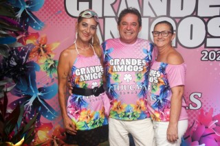 
    <a style='margin-left: 5px;' class='btn btn-xs btn-social btn-facebook' href='https://www.facebook.com/sharer/sharer.php?u=https://galeramix.s01.web.getmuller.com.br/imagem/a159/800-800-90/conteudo/site_galerias/159/grandes-amigos-tijucas-clube-105.jpg' rel='popup' data-width='500' data-height='400'><i class='fa fa-facebook'></i>Compartilhar <span class='hidden-xs'>no Facebook</span>
</a> 
<a class='btn btn-default btn-xs' target='_blank' href='imagem/a159/800-800-90/conteudo/site_galerias/159/grandes-amigos-tijucas-clube-105.jpg'>
    <span class='glyphicon glyphicon-cloud-download'></span> Salvar
</a>
