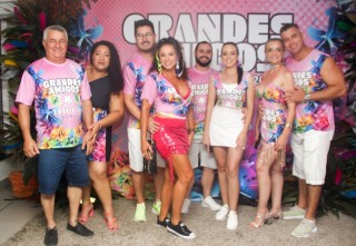 
<a style='margin-left: 5px;' class='btn btn-xs btn-social btn-facebook' href='https://www.facebook.com/sharer/sharer.php?u=https://galeramix.s01.web.getmuller.com.br/imagem/a159/800-800-90/conteudo/site_galerias/159/grandes-amigos-tijucas-clube-107.jpg' rel='popup' data-width='500' data-height='400'><i class='fa fa-facebook'></i>Compartilhar <span class='hidden-xs'>no Facebook</span>
</a> 
<a class='btn btn-default btn-xs' target='_blank' href='imagem/a159/800-800-90/conteudo/site_galerias/159/grandes-amigos-tijucas-clube-107.jpg'>
<span class='glyphicon glyphicon-cloud-download'></span> Salvar
</a>
