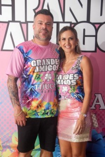 
<a style='margin-left: 5px;' class='btn btn-xs btn-social btn-facebook' href='https://www.facebook.com/sharer/sharer.php?u=https://galeramix.s01.web.getmuller.com.br/imagem/a159/800-800-90/conteudo/site_galerias/159/grandes-amigos-tijucas-clube-108.jpg' rel='popup' data-width='500' data-height='400'><i class='fa fa-facebook'></i>Compartilhar <span class='hidden-xs'>no Facebook</span>
</a> 
<a class='btn btn-default btn-xs' target='_blank' href='imagem/a159/800-800-90/conteudo/site_galerias/159/grandes-amigos-tijucas-clube-108.jpg'>
<span class='glyphicon glyphicon-cloud-download'></span> Salvar
</a>
