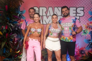 
<a style='margin-left: 5px;' class='btn btn-xs btn-social btn-facebook' href='https://www.facebook.com/sharer/sharer.php?u=https://galeramix.s01.web.getmuller.com.br/imagem/a159/800-800-90/conteudo/site_galerias/159/grandes-amigos-tijucas-clube-116.jpg' rel='popup' data-width='500' data-height='400'><i class='fa fa-facebook'></i>Compartilhar <span class='hidden-xs'>no Facebook</span>
</a> 
<a class='btn btn-default btn-xs' target='_blank' href='imagem/a159/800-800-90/conteudo/site_galerias/159/grandes-amigos-tijucas-clube-116.jpg'>
<span class='glyphicon glyphicon-cloud-download'></span> Salvar
</a>
