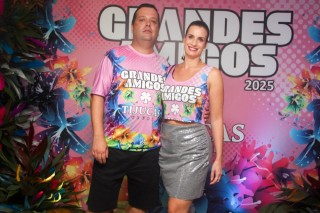 
<a style='margin-left: 5px;' class='btn btn-xs btn-social btn-facebook' href='https://www.facebook.com/sharer/sharer.php?u=https://galeramix.s01.web.getmuller.com.br/imagem/a159/800-800-90/conteudo/site_galerias/159/grandes-amigos-tijucas-clube-124.jpg' rel='popup' data-width='500' data-height='400'><i class='fa fa-facebook'></i>Compartilhar <span class='hidden-xs'>no Facebook</span>
</a> 
<a class='btn btn-default btn-xs' target='_blank' href='imagem/a159/800-800-90/conteudo/site_galerias/159/grandes-amigos-tijucas-clube-124.jpg'>
<span class='glyphicon glyphicon-cloud-download'></span> Salvar
</a>
