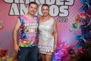 
<a style='margin-left: 5px;' class='btn btn-xs btn-social btn-facebook' href='https://www.facebook.com/sharer/sharer.php?u=https://galeramix.s01.web.getmuller.com.br/imagem/a159/800-800-90/conteudo/site_galerias/159/grandes-amigos-tijucas-clube-126.jpg' rel='popup' data-width='500' data-height='400'><i class='fa fa-facebook'></i>Compartilhar <span class='hidden-xs'>no Facebook</span>
</a> 
<a class='btn btn-default btn-xs' target='_blank' href='imagem/a159/800-800-90/conteudo/site_galerias/159/grandes-amigos-tijucas-clube-126.jpg'>
<span class='glyphicon glyphicon-cloud-download'></span> Salvar
</a>
