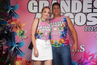 
<a style='margin-left: 5px;' class='btn btn-xs btn-social btn-facebook' href='https://www.facebook.com/sharer/sharer.php?u=https://galeramix.s01.web.getmuller.com.br/imagem/a159/800-800-90/conteudo/site_galerias/159/grandes-amigos-tijucas-clube-130.jpg' rel='popup' data-width='500' data-height='400'><i class='fa fa-facebook'></i>Compartilhar <span class='hidden-xs'>no Facebook</span>
</a> 
<a class='btn btn-default btn-xs' target='_blank' href='imagem/a159/800-800-90/conteudo/site_galerias/159/grandes-amigos-tijucas-clube-130.jpg'>
<span class='glyphicon glyphicon-cloud-download'></span> Salvar
</a>
