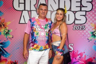 
<a style='margin-left: 5px;' class='btn btn-xs btn-social btn-facebook' href='https://www.facebook.com/sharer/sharer.php?u=https://galeramix.s01.web.getmuller.com.br/imagem/a159/800-800-90/conteudo/site_galerias/159/grandes-amigos-tijucas-clube-131.jpg' rel='popup' data-width='500' data-height='400'><i class='fa fa-facebook'></i>Compartilhar <span class='hidden-xs'>no Facebook</span>
</a> 
<a class='btn btn-default btn-xs' target='_blank' href='imagem/a159/800-800-90/conteudo/site_galerias/159/grandes-amigos-tijucas-clube-131.jpg'>
<span class='glyphicon glyphicon-cloud-download'></span> Salvar
</a>
