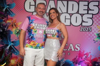 
<a style='margin-left: 5px;' class='btn btn-xs btn-social btn-facebook' href='https://www.facebook.com/sharer/sharer.php?u=https://galeramix.s01.web.getmuller.com.br/imagem/a159/800-800-90/conteudo/site_galerias/159/grandes-amigos-tijucas-clube-138.jpg' rel='popup' data-width='500' data-height='400'><i class='fa fa-facebook'></i>Compartilhar <span class='hidden-xs'>no Facebook</span>
</a> 
<a class='btn btn-default btn-xs' target='_blank' href='imagem/a159/800-800-90/conteudo/site_galerias/159/grandes-amigos-tijucas-clube-138.jpg'>
<span class='glyphicon glyphicon-cloud-download'></span> Salvar
</a>
