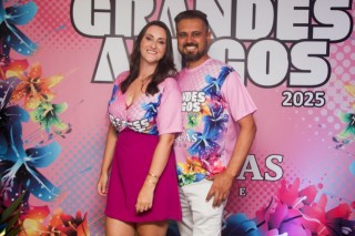 
<a style='margin-left: 5px;' class='btn btn-xs btn-social btn-facebook' href='https://www.facebook.com/sharer/sharer.php?u=https://galeramix.s01.web.getmuller.com.br/imagem/a159/800-800-90/conteudo/site_galerias/159/grandes-amigos-tijucas-clube-139.jpg' rel='popup' data-width='500' data-height='400'><i class='fa fa-facebook'></i>Compartilhar <span class='hidden-xs'>no Facebook</span>
</a> 
<a class='btn btn-default btn-xs' target='_blank' href='imagem/a159/800-800-90/conteudo/site_galerias/159/grandes-amigos-tijucas-clube-139.jpg'>
<span class='glyphicon glyphicon-cloud-download'></span> Salvar
</a>
