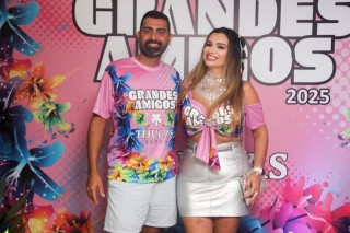 
<a style='margin-left: 5px;' class='btn btn-xs btn-social btn-facebook' href='https://www.facebook.com/sharer/sharer.php?u=https://galeramix.s01.web.getmuller.com.br/imagem/a159/800-800-90/conteudo/site_galerias/159/grandes-amigos-tijucas-clube-141.jpg' rel='popup' data-width='500' data-height='400'><i class='fa fa-facebook'></i>Compartilhar <span class='hidden-xs'>no Facebook</span>
</a> 
<a class='btn btn-default btn-xs' target='_blank' href='imagem/a159/800-800-90/conteudo/site_galerias/159/grandes-amigos-tijucas-clube-141.jpg'>
<span class='glyphicon glyphicon-cloud-download'></span> Salvar
</a>
