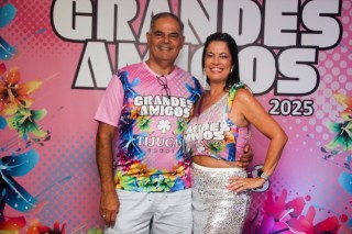 
<a style='margin-left: 5px;' class='btn btn-xs btn-social btn-facebook' href='https://www.facebook.com/sharer/sharer.php?u=https://galeramix.s01.web.getmuller.com.br/imagem/a159/800-800-90/conteudo/site_galerias/159/grandes-amigos-tijucas-clube-142.jpg' rel='popup' data-width='500' data-height='400'><i class='fa fa-facebook'></i>Compartilhar <span class='hidden-xs'>no Facebook</span>
</a> 
<a class='btn btn-default btn-xs' target='_blank' href='imagem/a159/800-800-90/conteudo/site_galerias/159/grandes-amigos-tijucas-clube-142.jpg'>
<span class='glyphicon glyphicon-cloud-download'></span> Salvar
</a>
