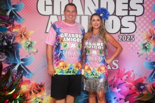 
<a style='margin-left: 5px;' class='btn btn-xs btn-social btn-facebook' href='https://www.facebook.com/sharer/sharer.php?u=https://galeramix.s01.web.getmuller.com.br/imagem/a159/800-800-90/conteudo/site_galerias/159/grandes-amigos-tijucas-clube-145.jpg' rel='popup' data-width='500' data-height='400'><i class='fa fa-facebook'></i>Compartilhar <span class='hidden-xs'>no Facebook</span>
</a> 
<a class='btn btn-default btn-xs' target='_blank' href='imagem/a159/800-800-90/conteudo/site_galerias/159/grandes-amigos-tijucas-clube-145.jpg'>
<span class='glyphicon glyphicon-cloud-download'></span> Salvar
</a>
