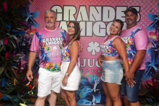 
<a style='margin-left: 5px;' class='btn btn-xs btn-social btn-facebook' href='https://www.facebook.com/sharer/sharer.php?u=https://galeramix.s01.web.getmuller.com.br/imagem/a159/800-800-90/conteudo/site_galerias/159/grandes-amigos-tijucas-clube-17.jpg' rel='popup' data-width='500' data-height='400'><i class='fa fa-facebook'></i>Compartilhar <span class='hidden-xs'>no Facebook</span>
</a> 
<a class='btn btn-default btn-xs' target='_blank' href='imagem/a159/800-800-90/conteudo/site_galerias/159/grandes-amigos-tijucas-clube-17.jpg'>
<span class='glyphicon glyphicon-cloud-download'></span> Salvar
</a>
