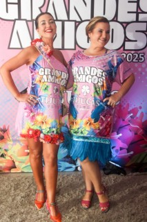 
<a style='margin-left: 5px;' class='btn btn-xs btn-social btn-facebook' href='https://www.facebook.com/sharer/sharer.php?u=https://galeramix.s01.web.getmuller.com.br/imagem/a159/800-800-90/conteudo/site_galerias/159/grandes-amigos-tijucas-clube-170.jpg' rel='popup' data-width='500' data-height='400'><i class='fa fa-facebook'></i>Compartilhar <span class='hidden-xs'>no Facebook</span>
</a> 
<a class='btn btn-default btn-xs' target='_blank' href='imagem/a159/800-800-90/conteudo/site_galerias/159/grandes-amigos-tijucas-clube-170.jpg'>
<span class='glyphicon glyphicon-cloud-download'></span> Salvar
</a>
