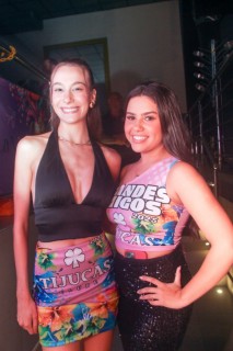 
<a style='margin-left: 5px;' class='btn btn-xs btn-social btn-facebook' href='https://www.facebook.com/sharer/sharer.php?u=https://galeramix.s01.web.getmuller.com.br/imagem/a159/800-800-90/conteudo/site_galerias/159/grandes-amigos-tijucas-clube-182.jpg' rel='popup' data-width='500' data-height='400'><i class='fa fa-facebook'></i>Compartilhar <span class='hidden-xs'>no Facebook</span>
</a> 
<a class='btn btn-default btn-xs' target='_blank' href='imagem/a159/800-800-90/conteudo/site_galerias/159/grandes-amigos-tijucas-clube-182.jpg'>
<span class='glyphicon glyphicon-cloud-download'></span> Salvar
</a>
