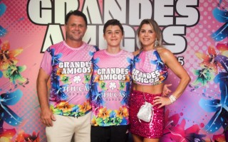 
<a style='margin-left: 5px;' class='btn btn-xs btn-social btn-facebook' href='https://www.facebook.com/sharer/sharer.php?u=https://galeramix.s01.web.getmuller.com.br/imagem/a159/800-800-90/conteudo/site_galerias/159/grandes-amigos-tijucas-clube-22.jpg' rel='popup' data-width='500' data-height='400'><i class='fa fa-facebook'></i>Compartilhar <span class='hidden-xs'>no Facebook</span>
</a> 
<a class='btn btn-default btn-xs' target='_blank' href='imagem/a159/800-800-90/conteudo/site_galerias/159/grandes-amigos-tijucas-clube-22.jpg'>
<span class='glyphicon glyphicon-cloud-download'></span> Salvar
</a>
