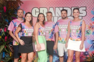 
<a style='margin-left: 5px;' class='btn btn-xs btn-social btn-facebook' href='https://www.facebook.com/sharer/sharer.php?u=https://galeramix.s01.web.getmuller.com.br/imagem/a159/800-800-90/conteudo/site_galerias/159/grandes-amigos-tijucas-clube-24.jpg' rel='popup' data-width='500' data-height='400'><i class='fa fa-facebook'></i>Compartilhar <span class='hidden-xs'>no Facebook</span>
</a> 
<a class='btn btn-default btn-xs' target='_blank' href='imagem/a159/800-800-90/conteudo/site_galerias/159/grandes-amigos-tijucas-clube-24.jpg'>
<span class='glyphicon glyphicon-cloud-download'></span> Salvar
</a>
