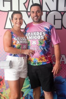 
<a style='margin-left: 5px;' class='btn btn-xs btn-social btn-facebook' href='https://www.facebook.com/sharer/sharer.php?u=https://galeramix.s01.web.getmuller.com.br/imagem/a159/800-800-90/conteudo/site_galerias/159/grandes-amigos-tijucas-clube-29.jpg' rel='popup' data-width='500' data-height='400'><i class='fa fa-facebook'></i>Compartilhar <span class='hidden-xs'>no Facebook</span>
</a> 
<a class='btn btn-default btn-xs' target='_blank' href='imagem/a159/800-800-90/conteudo/site_galerias/159/grandes-amigos-tijucas-clube-29.jpg'>
<span class='glyphicon glyphicon-cloud-download'></span> Salvar
</a>
