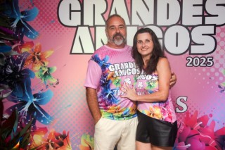 
<a style='margin-left: 5px;' class='btn btn-xs btn-social btn-facebook' href='https://www.facebook.com/sharer/sharer.php?u=https://galeramix.s01.web.getmuller.com.br/imagem/a159/800-800-90/conteudo/site_galerias/159/grandes-amigos-tijucas-clube-3.jpg' rel='popup' data-width='500' data-height='400'><i class='fa fa-facebook'></i>Compartilhar <span class='hidden-xs'>no Facebook</span>
</a> 
<a class='btn btn-default btn-xs' target='_blank' href='imagem/a159/800-800-90/conteudo/site_galerias/159/grandes-amigos-tijucas-clube-3.jpg'>
<span class='glyphicon glyphicon-cloud-download'></span> Salvar
</a>
