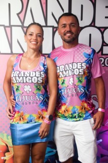 
<a style='margin-left: 5px;' class='btn btn-xs btn-social btn-facebook' href='https://www.facebook.com/sharer/sharer.php?u=https://galeramix.s01.web.getmuller.com.br/imagem/a159/800-800-90/conteudo/site_galerias/159/grandes-amigos-tijucas-clube-30.jpg' rel='popup' data-width='500' data-height='400'><i class='fa fa-facebook'></i>Compartilhar <span class='hidden-xs'>no Facebook</span>
</a> 
<a class='btn btn-default btn-xs' target='_blank' href='imagem/a159/800-800-90/conteudo/site_galerias/159/grandes-amigos-tijucas-clube-30.jpg'>
<span class='glyphicon glyphicon-cloud-download'></span> Salvar
</a>
