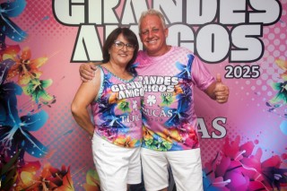 
<a style='margin-left: 5px;' class='btn btn-xs btn-social btn-facebook' href='https://www.facebook.com/sharer/sharer.php?u=https://galeramix.s01.web.getmuller.com.br/imagem/a159/800-800-90/conteudo/site_galerias/159/grandes-amigos-tijucas-clube-32.jpg' rel='popup' data-width='500' data-height='400'><i class='fa fa-facebook'></i>Compartilhar <span class='hidden-xs'>no Facebook</span>
</a> 
<a class='btn btn-default btn-xs' target='_blank' href='imagem/a159/800-800-90/conteudo/site_galerias/159/grandes-amigos-tijucas-clube-32.jpg'>
<span class='glyphicon glyphicon-cloud-download'></span> Salvar
</a>
